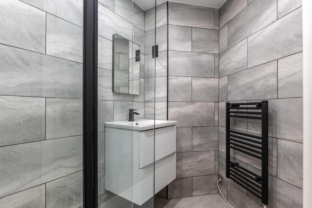 ** Modern Merchant City 1 Bed Apartment With Free Parking ** Glasgow Exterior photo